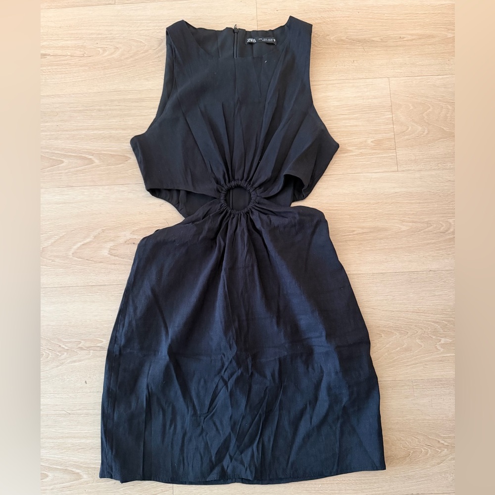 ZARA Woman’s Dress. Size Medium. Black color. Like new.